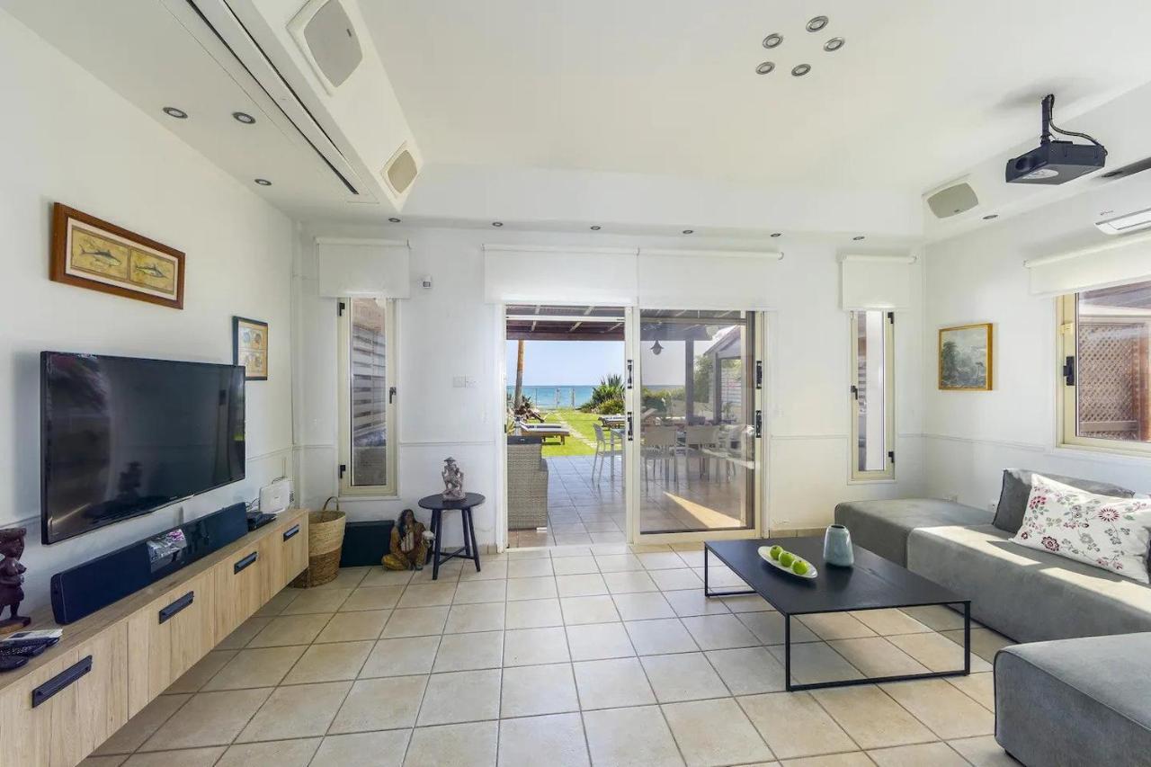 Beachfront Villa Carpe Diem Kiti 外观 照片