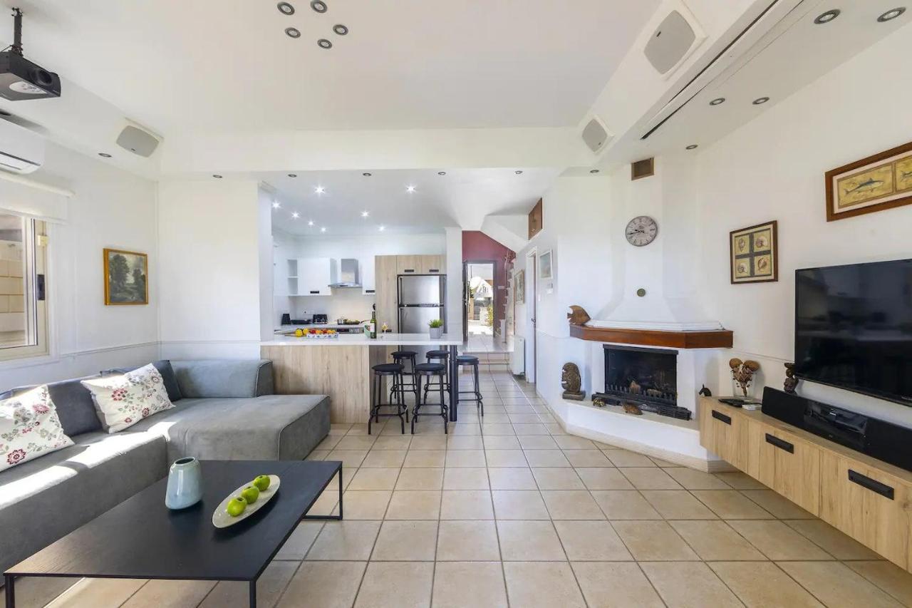 Beachfront Villa Carpe Diem Kiti 外观 照片