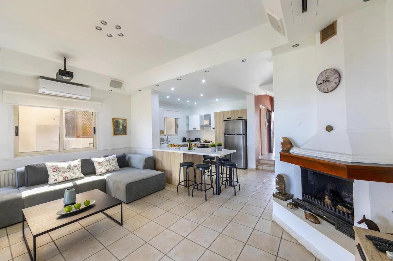 Beachfront Villa Carpe Diem Kiti 外观 照片