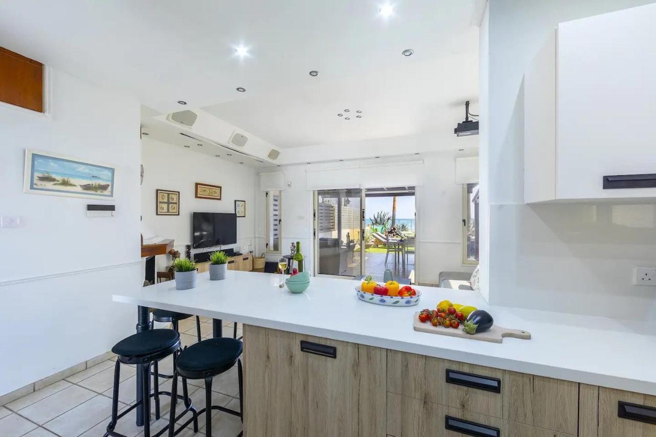 Beachfront Villa Carpe Diem Kiti 外观 照片