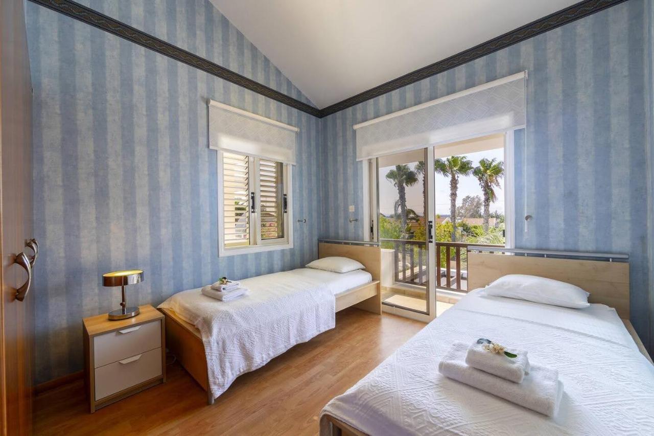 Beachfront Villa Carpe Diem Kiti 外观 照片