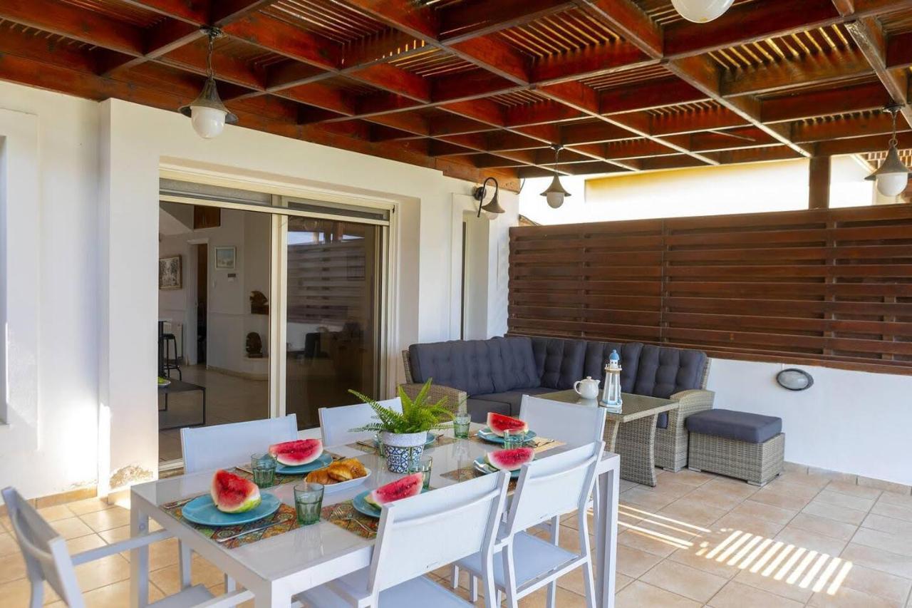 Beachfront Villa Carpe Diem Kiti 外观 照片