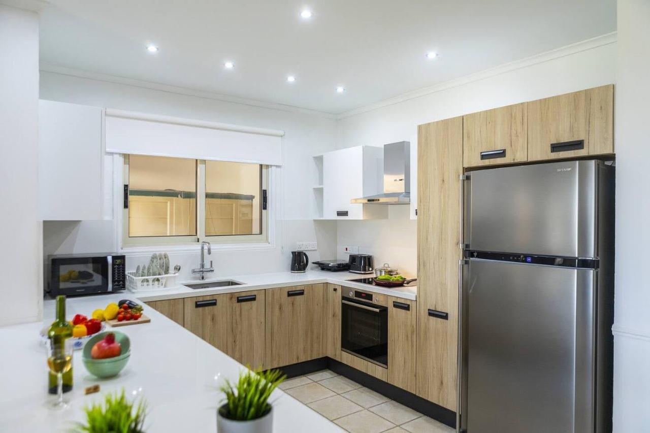 Beachfront Villa Carpe Diem Kiti 外观 照片