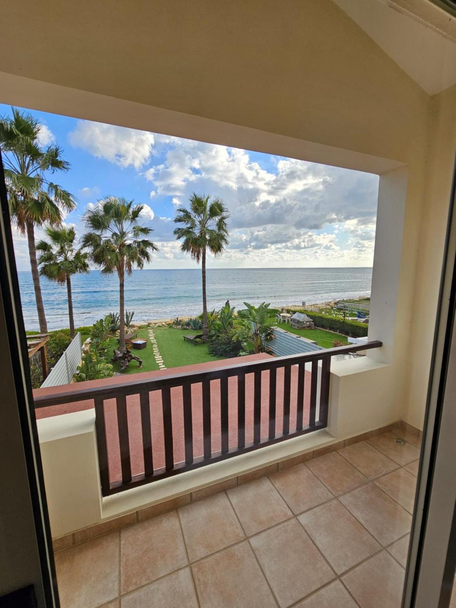 Beachfront Villa Carpe Diem Kiti 外观 照片