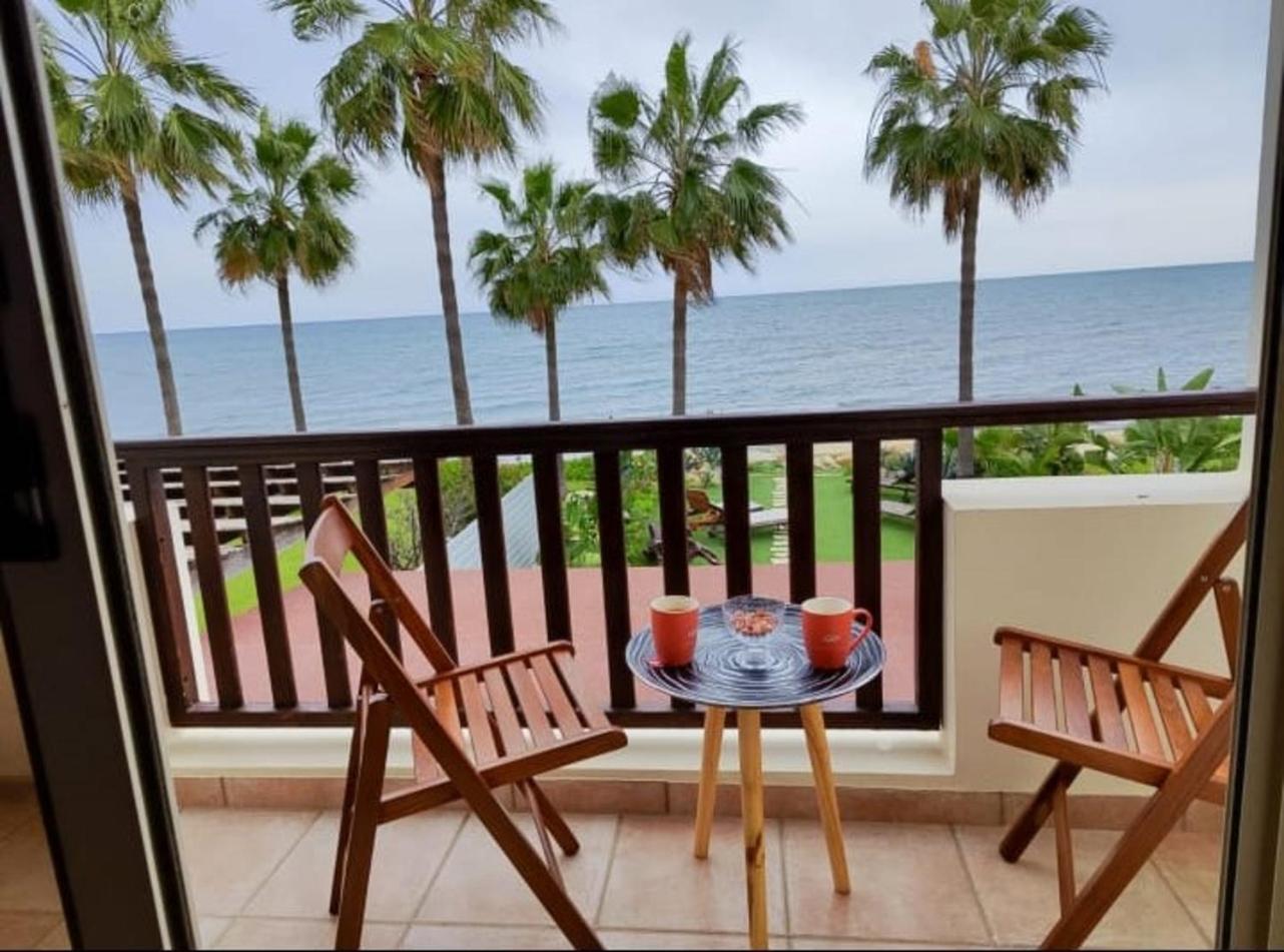 Beachfront Villa Carpe Diem Kiti 外观 照片