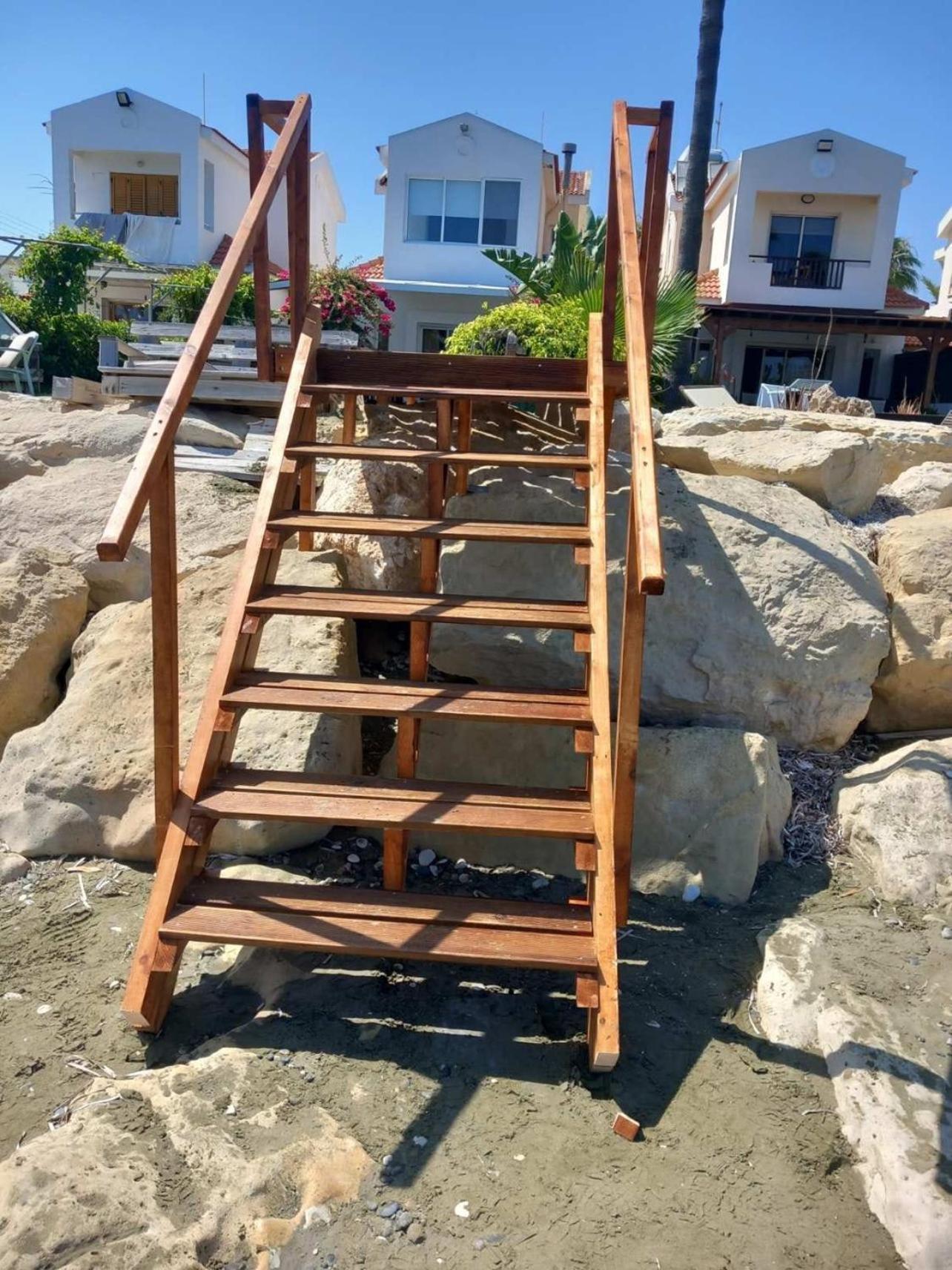 Beachfront Villa Carpe Diem Kiti 外观 照片